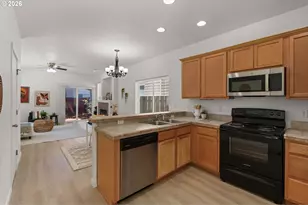 9205 N Macrum Ave, Portland, OR 97203 - Photo 6