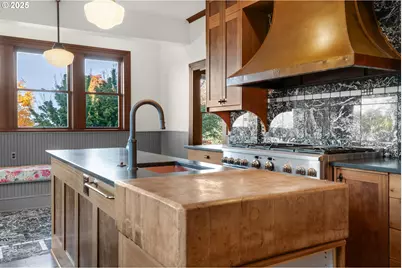 1175 11th St, Astoria, OR 97103 - Photo 12