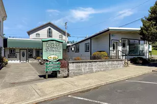 624 Fleet St, Brookings, OR 97415 - Photo 1