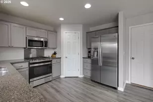 2149 NE Grandhaven St, McMinnville, OR 97128 - Photo 2