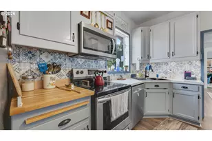2206 Marion St, North Bend, OR 97459 - Photo 10