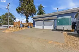 2206 Marion St, North Bend, OR 97459 - Photo 48