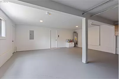 14214 SE Crystal Springs Blvd, Portland, OR 97236 - Photo 22