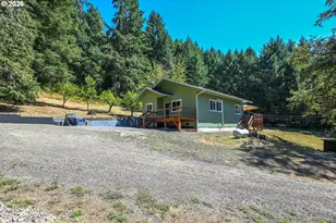 295 Wolf Valley Dr, Umpqua, OR 97486 - Photo 2