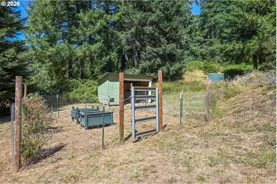 295 Wolf Valley Dr, Umpqua, OR 97486 - Photo 30