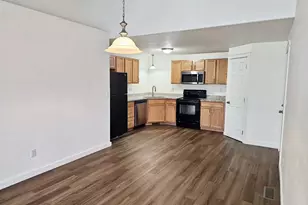 857 SE Maliah Ave, Madras, OR 97741 - Photo 4