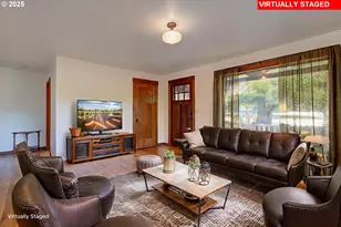 911 9th St, Oregon City, OR 97045 - Photo 2