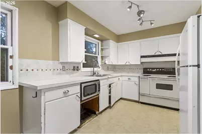 14035 SE Harrison St, Portland, OR 97233 - Photo 12