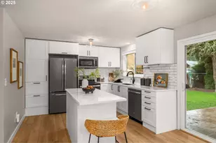 3958 NE Laura St, Hillsboro, OR 97124 - Photo 2