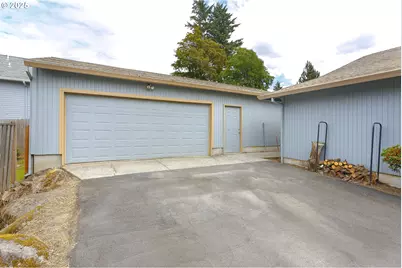 132 SE 214th Ave, Gresham, OR 97030 - Photo 4