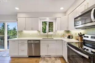 2402 Stephanie Ln, North Bend, OR 97459 - Photo 16