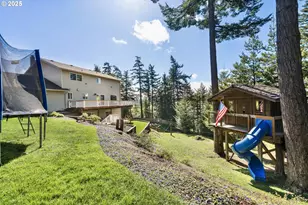 2402 Stephanie Ln, North Bend, OR 97459 - Photo 6