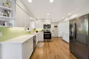 2402 Stephanie Ln, North Bend, OR 97459 - Photo 16