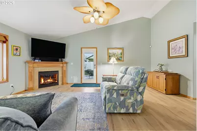 12807 NE 43rd Cir, Vancouver, WA 98682 - Photo 4