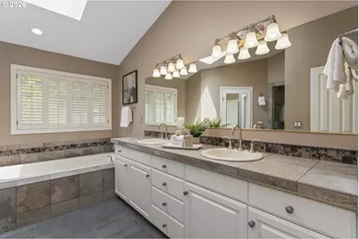 9004 SW Lancelot Ln, Portland, OR 97219 - Photo 22