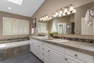 9004 SW Lancelot Ln, Portland, OR 97219 - Photo 22