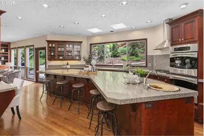 9004 SW Lancelot Ln, Portland, OR 97219 - Photo 8