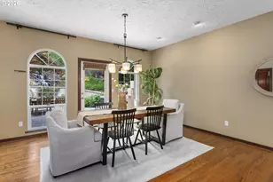 9004 SW Lancelot Ln, Portland, OR 97219 - Photo 6
