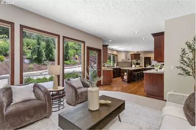 9004 SW Lancelot Ln, Portland, OR 97219 - Photo 12