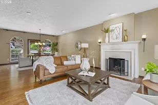 9004 SW Lancelot Ln, Portland, OR 97219 - Photo 4