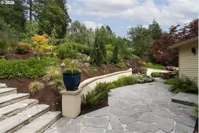 9004 SW Lancelot Ln, Portland, OR 97219 - Photo 36