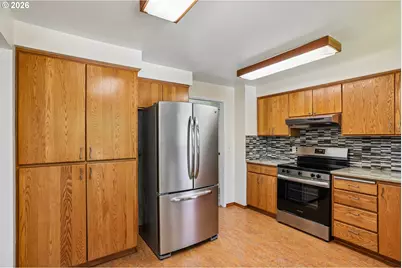 1485 SE 11th St, Gresham, OR 97080 - Photo 8