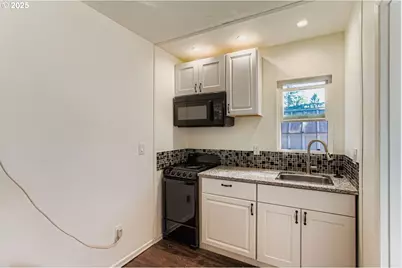 16646 SE Ankeny St, Portland, OR 97233 - Photo 24