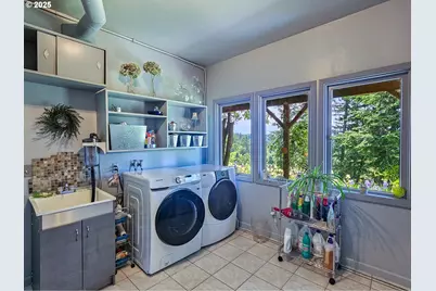 10059 SW 57th Pl, Portland, OR 97219 - Photo 26