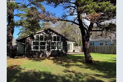 770 9th St SE, Bandon, OR 97411 - Photo 6