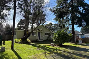 770 9th St SE, Bandon, OR 97411 - Photo 1