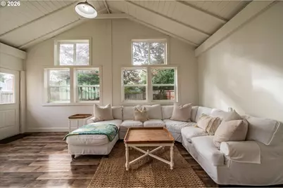 770 9th St SE, Bandon, OR 97411 - Photo 10