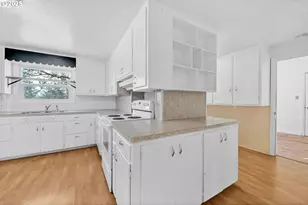 26900 Crow Rd, Eugene, OR 97402 - Photo 24