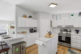 18345 NE Glisan St, Portland, OR 97230 - Photo 12