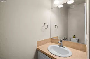 680 NE Adwick Dr, Hillsboro, OR 97006 - Photo 28