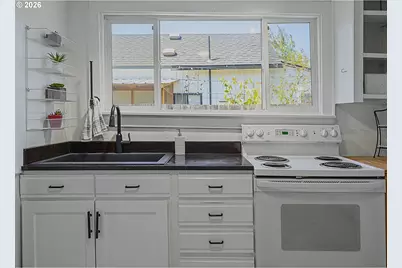 1875 W 18th Ave, Eugene, OR 97402 - Photo 16