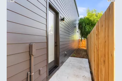 9217 N Seneca St, Portland, OR 97203 - Photo 12