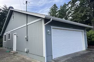 2040 11th St, Florence, OR 97439 - Photo 34