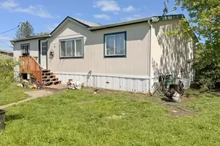 5123 Melody Ln, Roseburg, OR 97470 - Photo 2