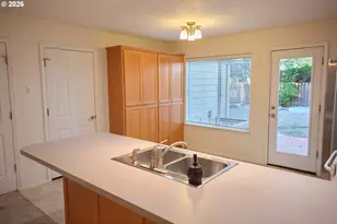 2412 NW Meadows Dr, McMinnville, OR 97128 - Photo 10