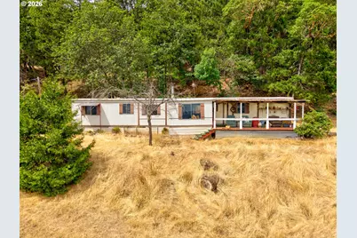 900 Mulberry Ln, Roseburg, OR 97471 - Photo 2