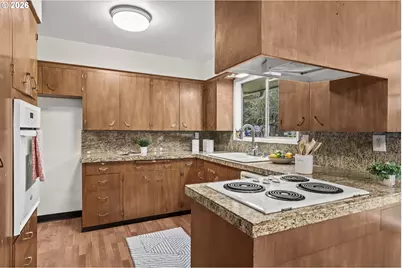 701 NE 194th Ave, Portland, OR 97230 - Photo 10