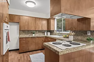 701 NE 194th Ave, Portland, OR 97230 - Photo 10