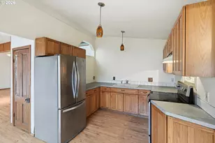 7453 N Stockton Ave, Portland, OR 97203 - Photo 12