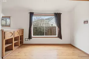 7453 N Stockton Ave, Portland, OR 97203 - Photo 10