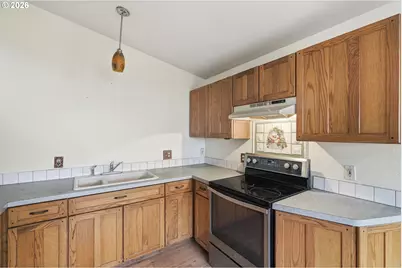 7453 N Stockton Ave, Portland, OR 97203 - Photo 14