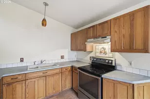 7453 N Stockton Ave, Portland, OR 97203 - Photo 14