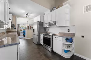 1705 N Terry St, Portland, OR 97217 - Photo 12