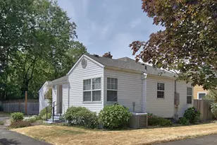 1035 NE Ford St, McMinnville, OR 97128 - Photo 4