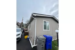 13055 SE Stark St, Portland, OR 97233 - Photo 2