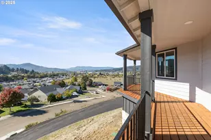 662 Brooks Loop, Sutherlin, OR 97479 - Photo 2